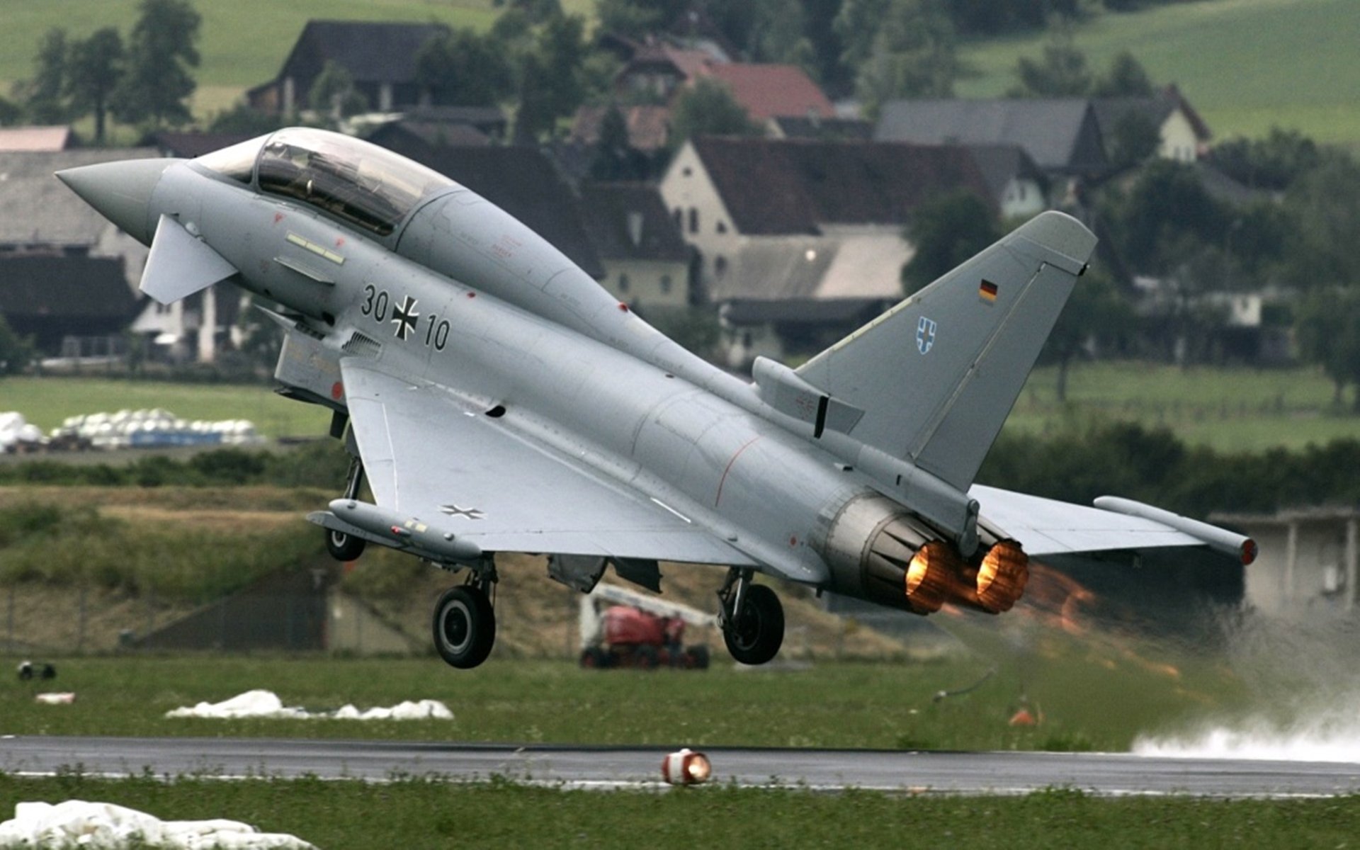 爱游戏娱乐平台-历史对比：今年冲冠悬念几何？