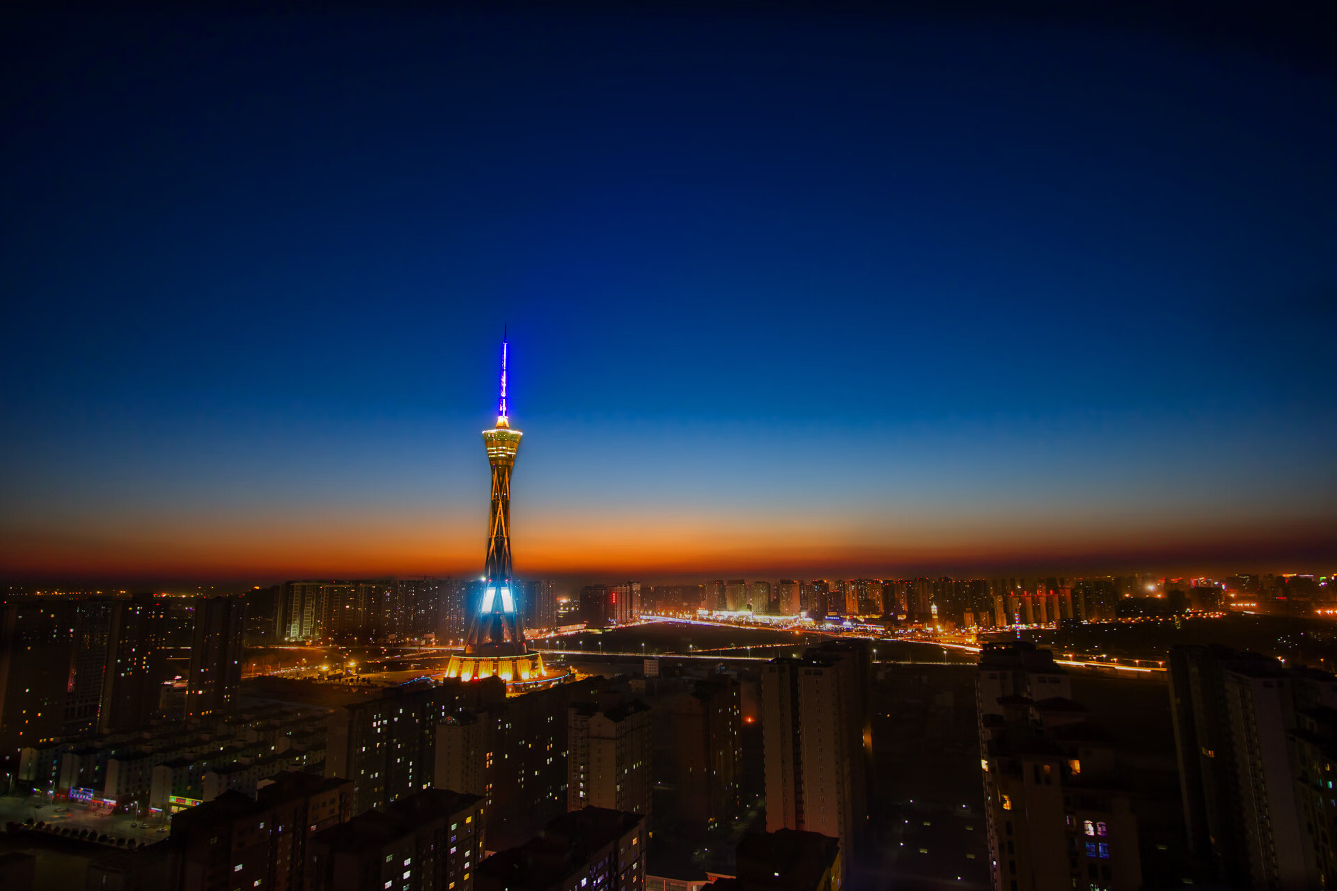 中国足球国家队集训期间注重团队协作培养，中国足协公布的国足集训名单