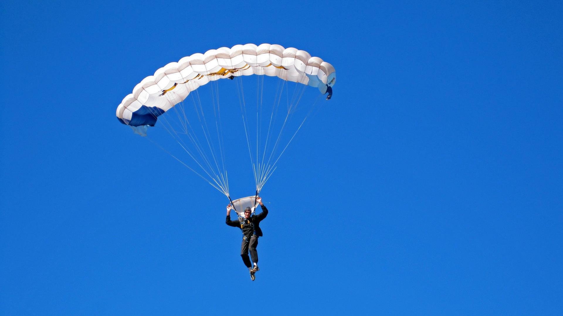 世界青少年赛车体验营在上海火热开启，青少年赛车学校